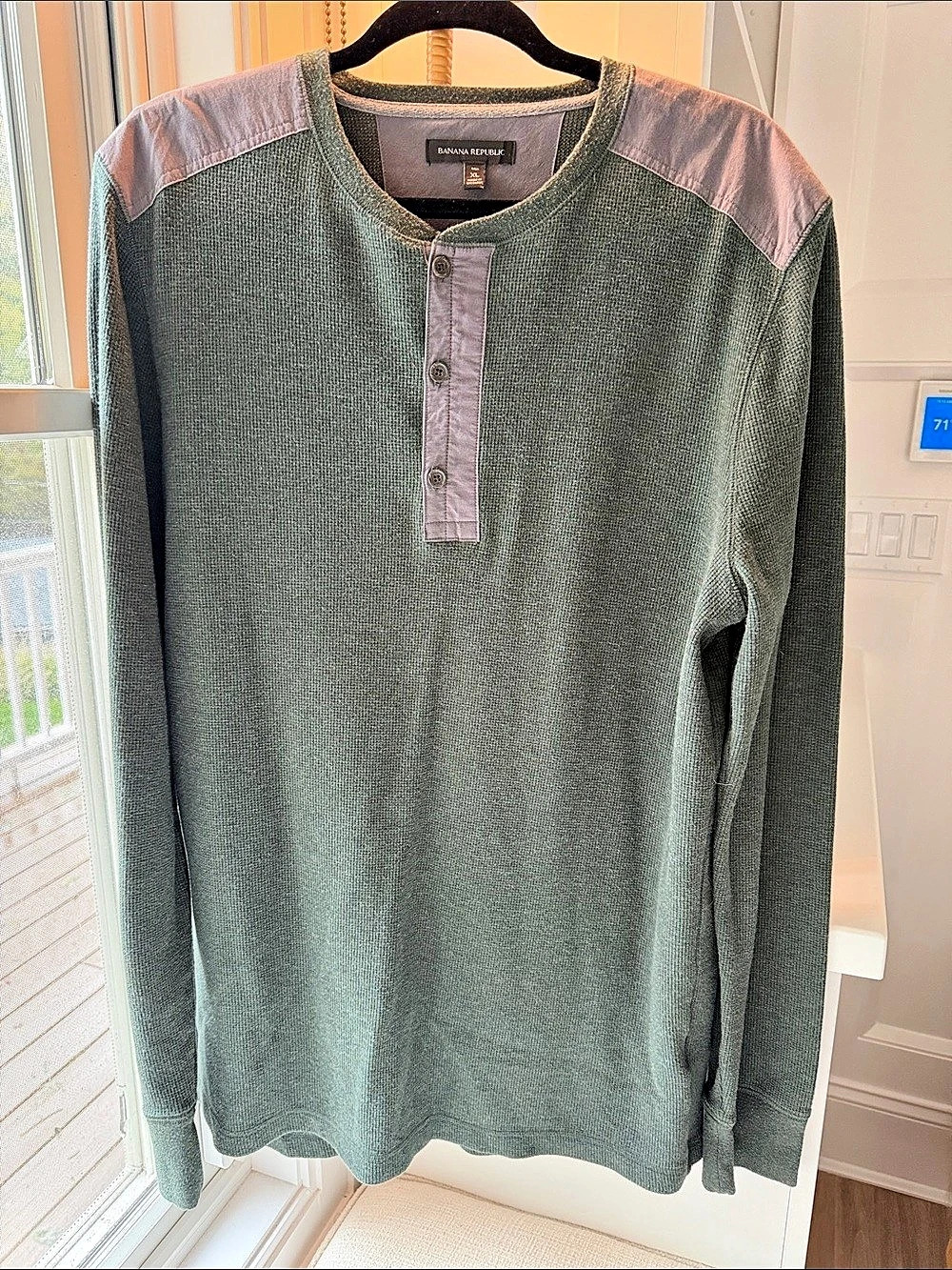 Banana Republic Long Sleeve Henley in Green & Gray Size XL